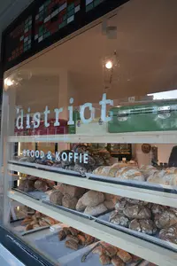 District | Brood & Koffie